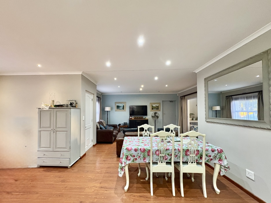 To Let 3 Bedroom Property for Rent in Sunningdale Western Cape